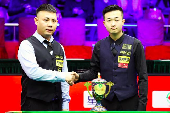 她在关键洞 她在关键洞